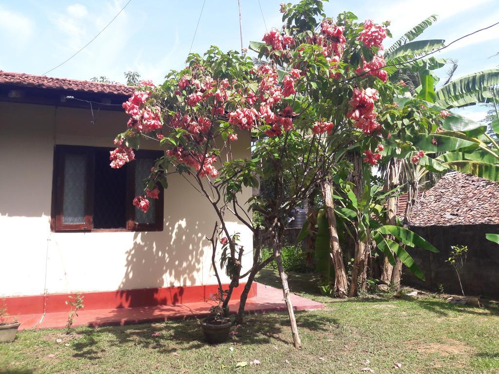 Apartamento Pradeepa House Unawatuna Exterior foto